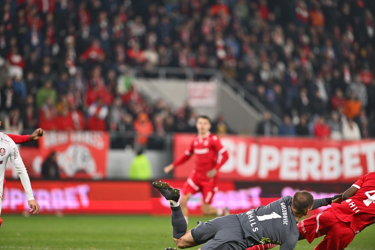 Golul lui Louis Munteanu din Dinamo - CFR