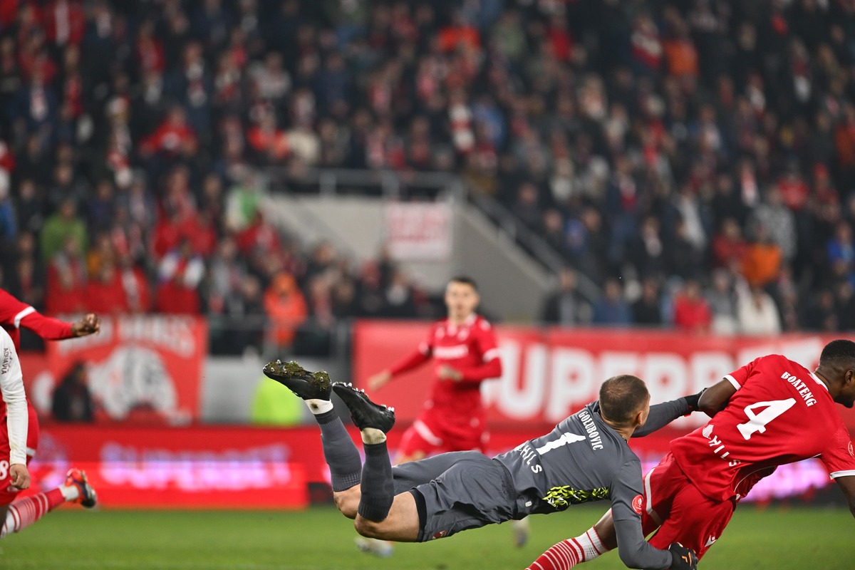 Golul lui Louis Munteanu din Dinamo - CFR