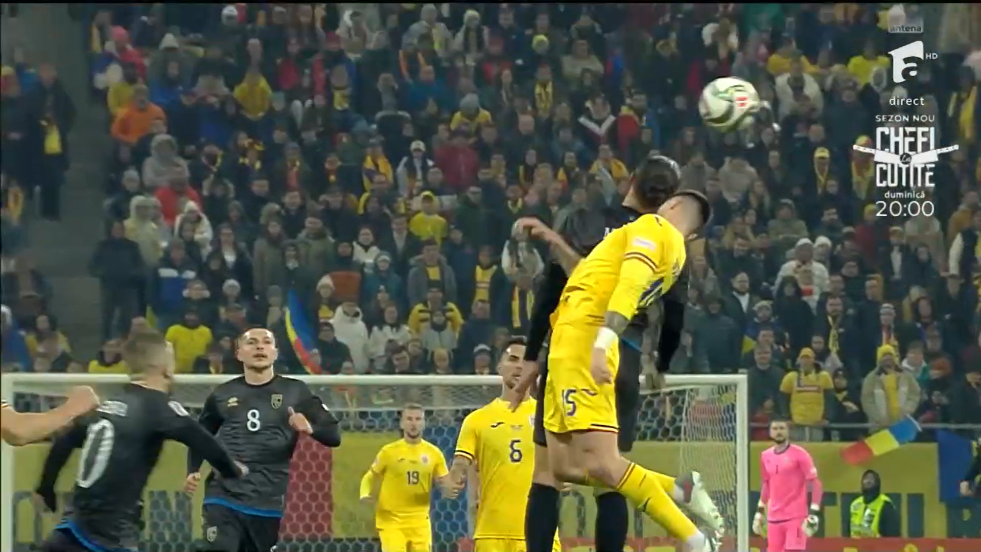 Muriqi câștigă un duel aerian cu Burcă