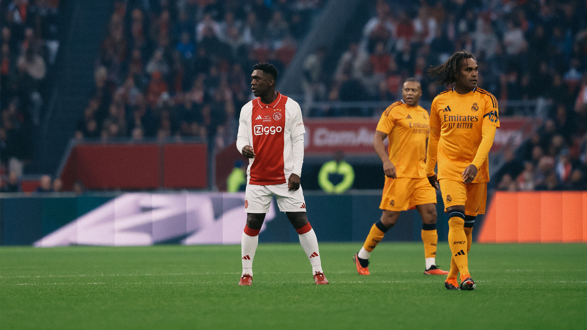Ajax Amsterdam a sărbătorit 125 de ani de la înființare cu un meci vs. legendele lui Real Madrid. Foto: ajax.nl