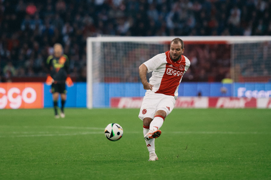 Ajax Amsterdam a sărbătorit 125 de ani de la înființare cu un meci vs. legendele lui Real Madrid. Foto: ajax.nl