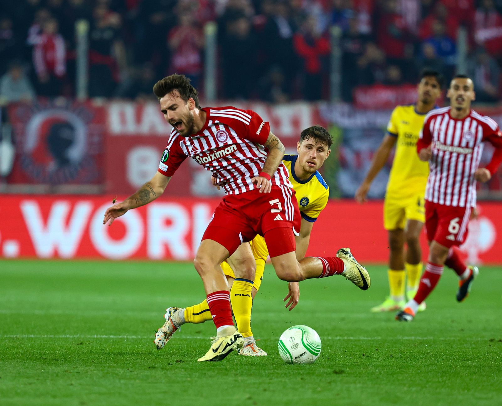 Francisco Ortega, fundașul stânga al lui Olympiacos, la 1-4 cu Maccabi Foto: Imago