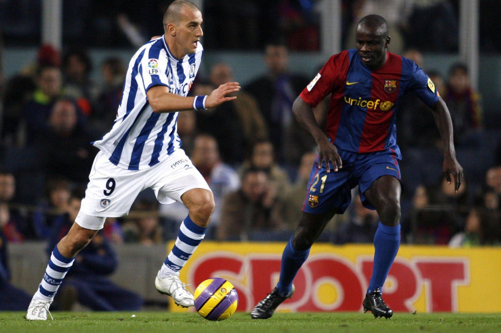 Kovacevic, la Real Sociedad, împotriva lui Lilian Thuram și a Barcelonei Foto: Imago