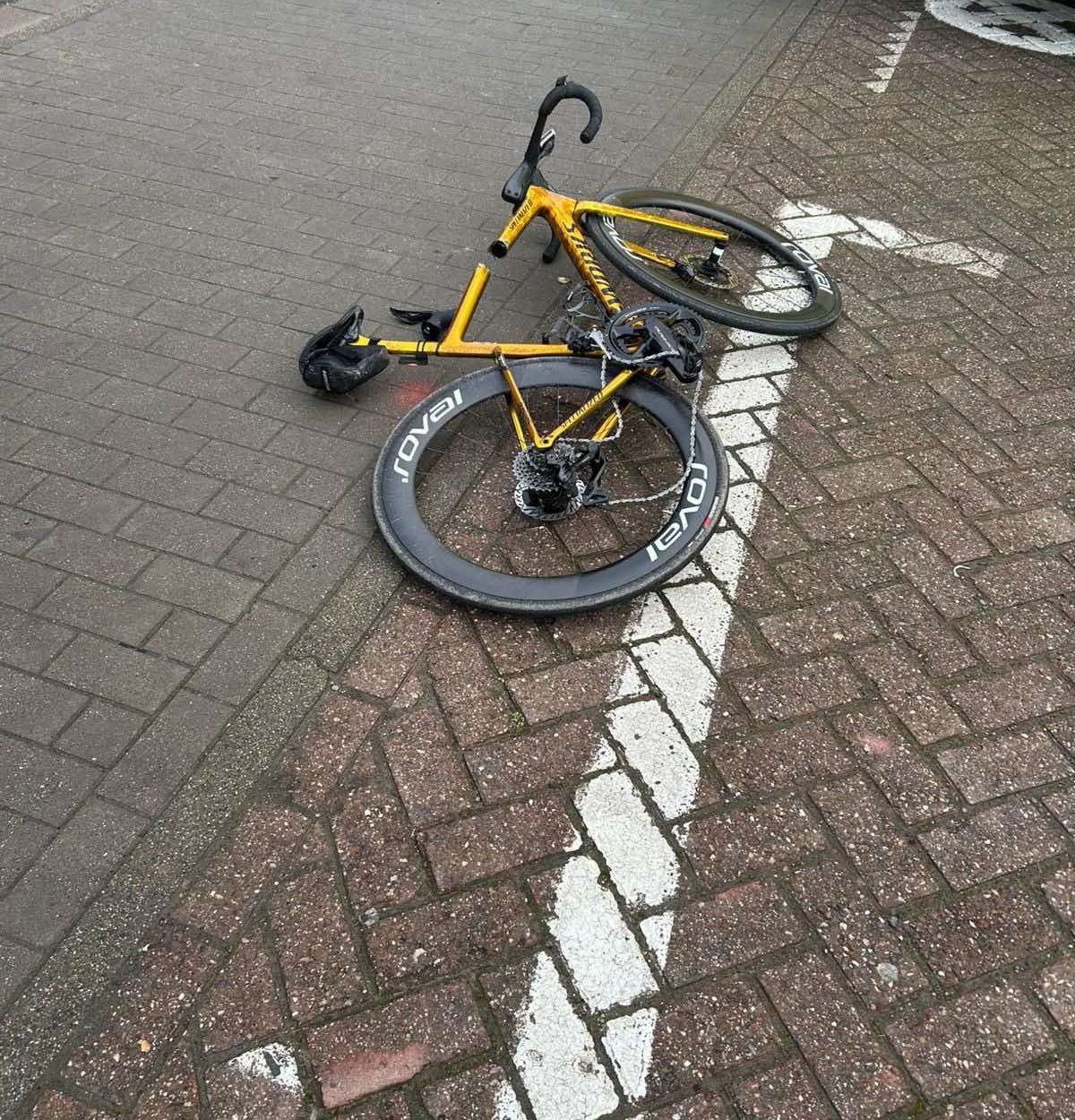 Așa arăta bicicleta lui Evenepoel după accident Foto: X