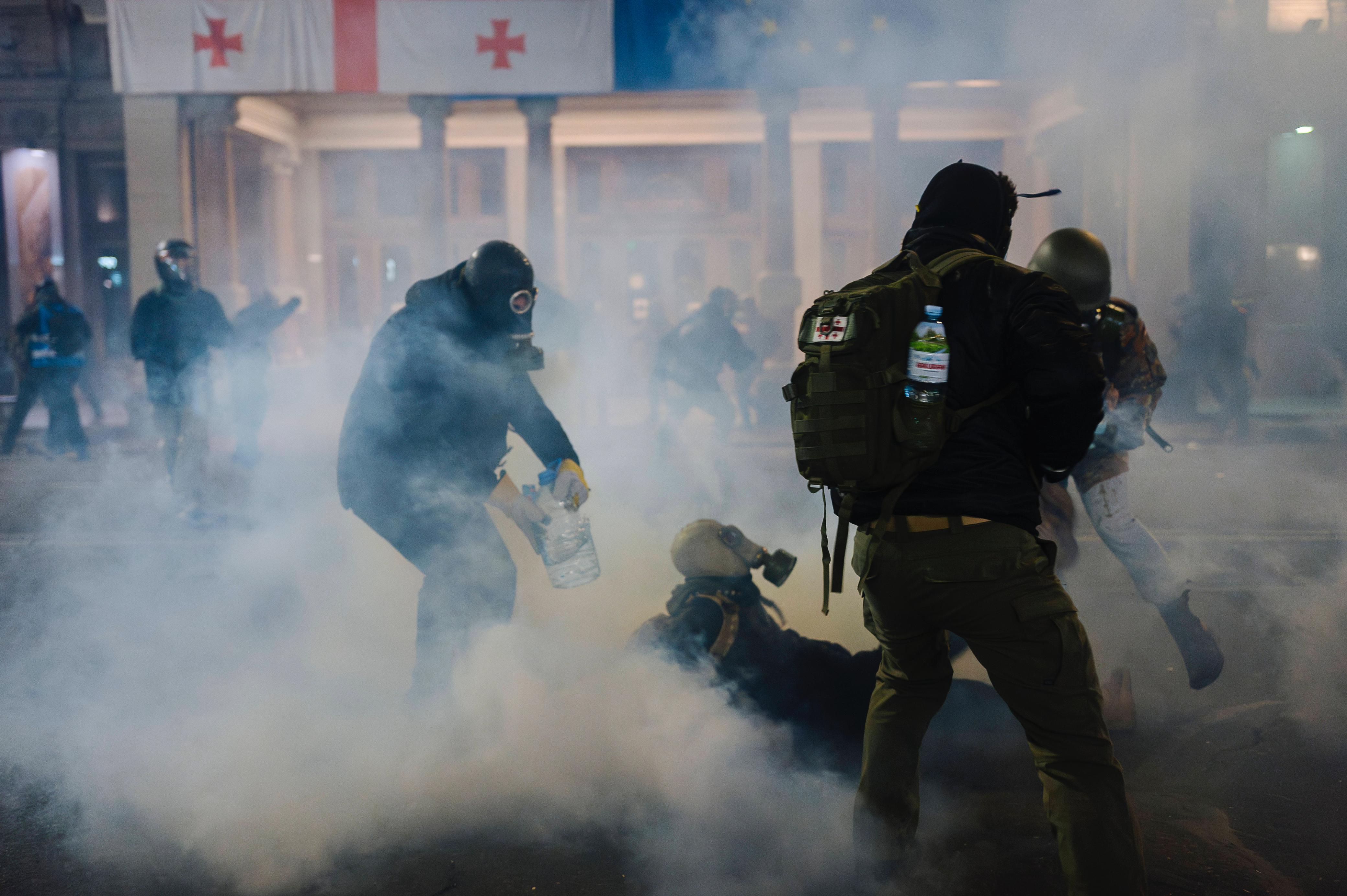 Altă noapte de ciocniri violente la Tbilisi între protestatari și poliție Foto: Imago