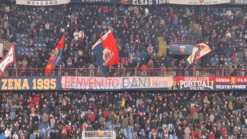 Genoa - Napoli 1-2  Grifonii pierd primul meci din „era Șucu” »  Banner-ul afișat în tribune  pentru noul acționar-majoritar