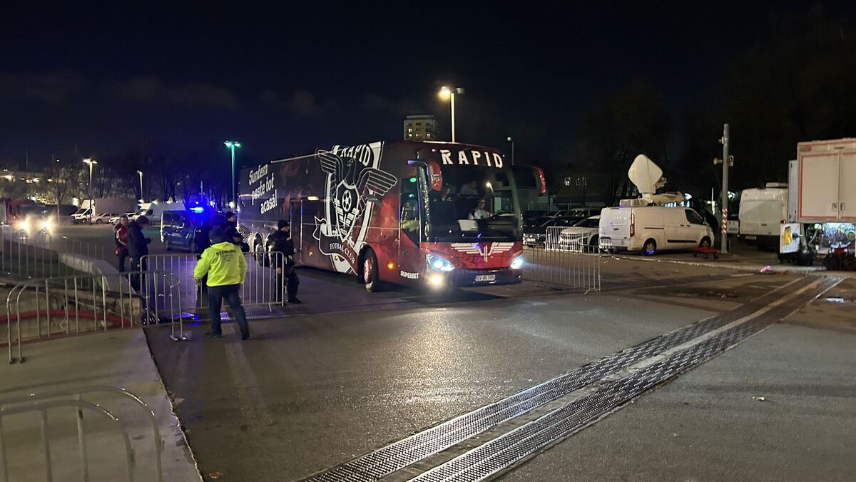 Jucătorii celor de la Rapid au ajuns la stadion pentru derby-ul cu Dinamo/ Foto: GOLAZO.ro.jpeg