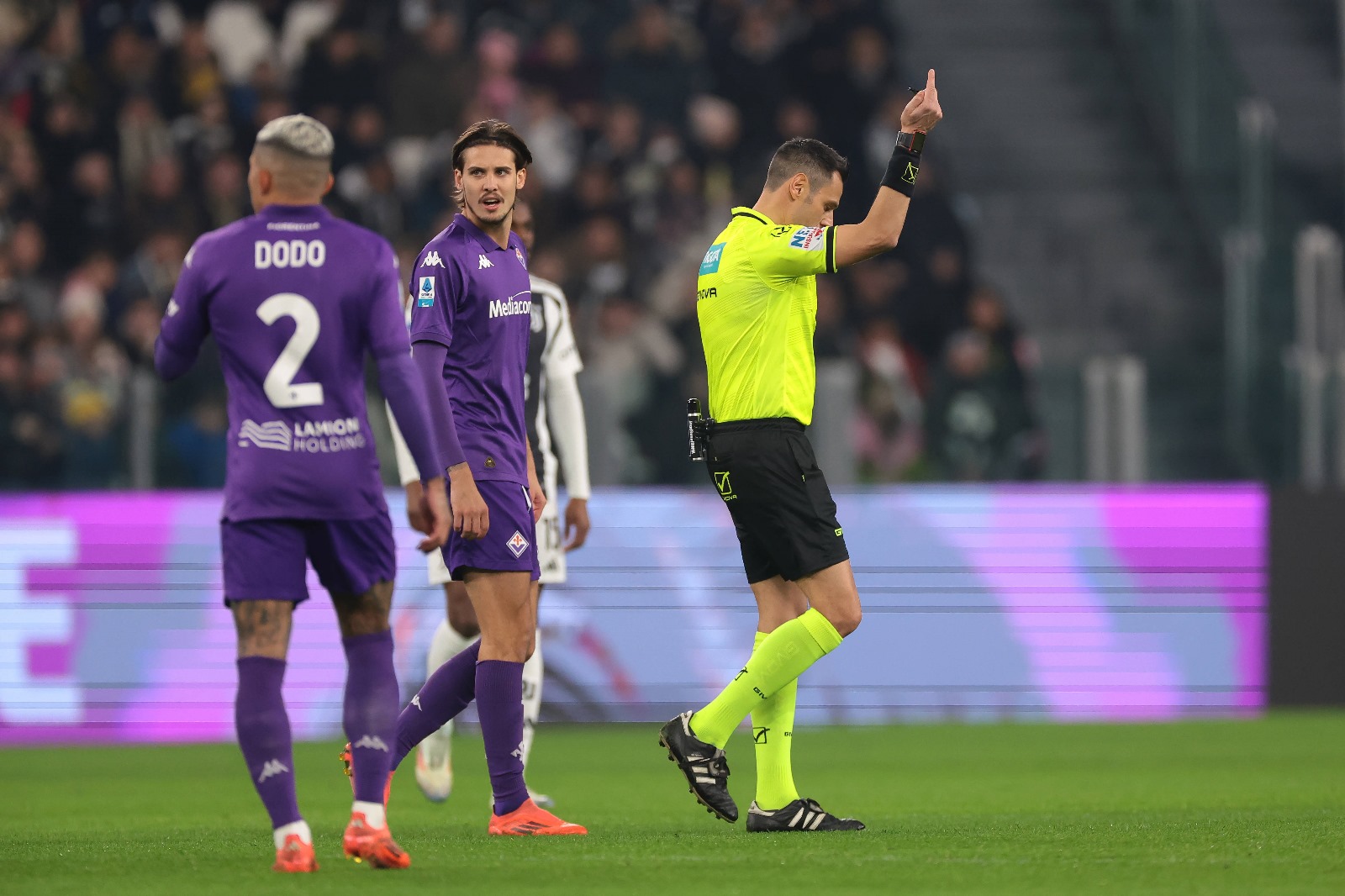 Momentul când arbitrul Mariani a întrerupt jocul pe „Allianz Stadium” Foto: Imago