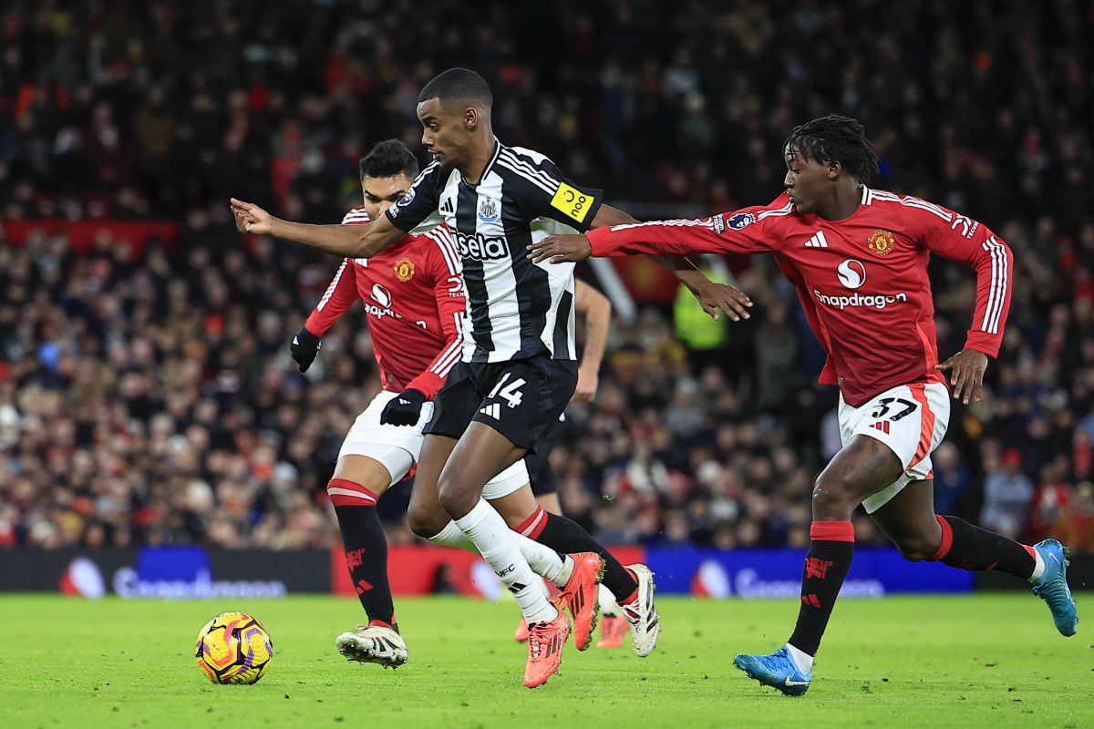 Isak (în alb-negru), la 2-0 cu United pe Old Trafford Foto: Imago