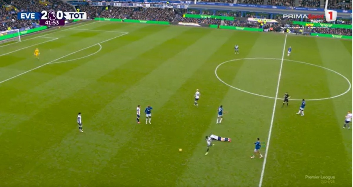Accidentare Drăgușin foto captură Prima Sport(7) (GOLAZO).jpg