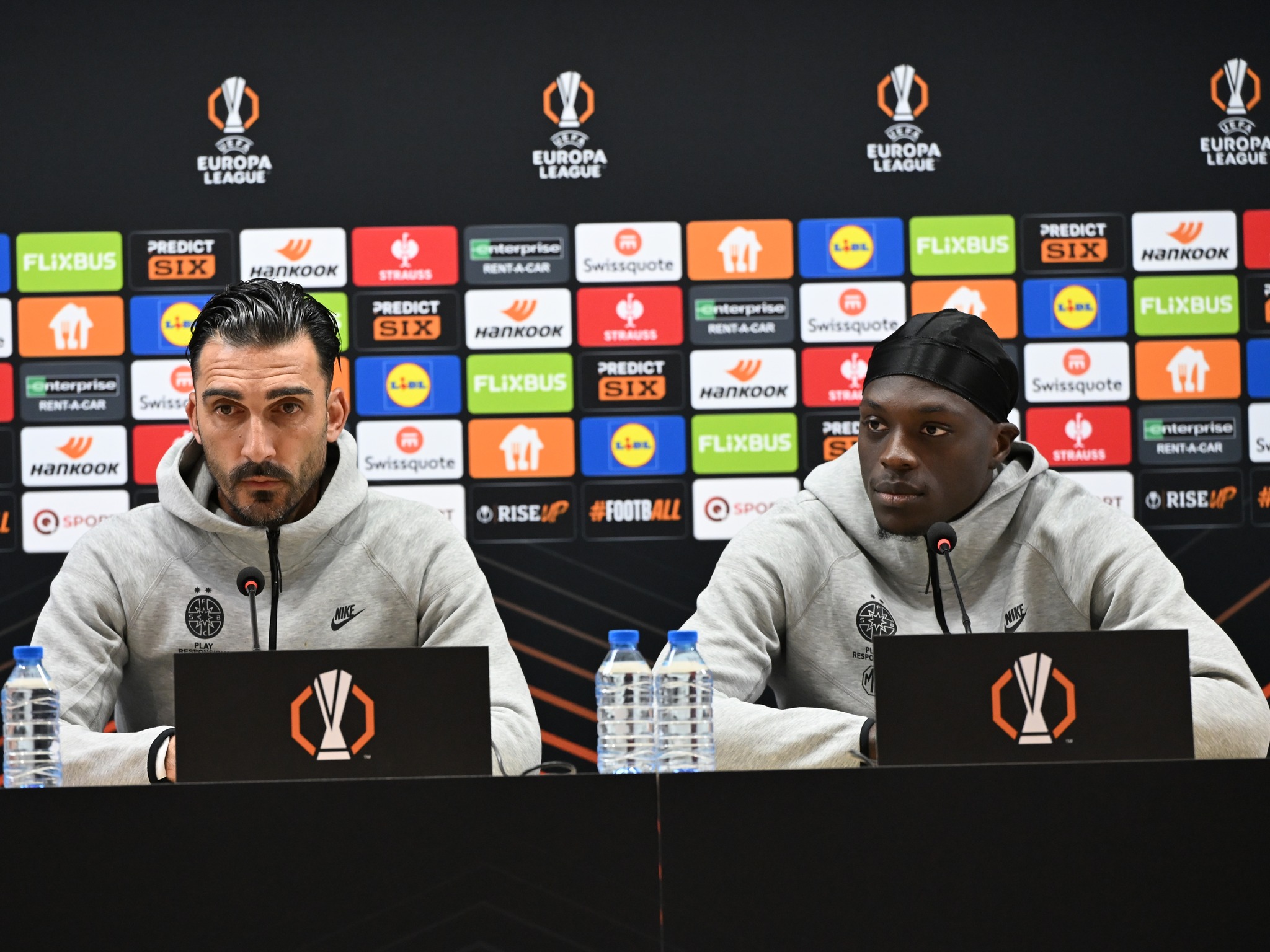 Elias Charalambous și Joyskim Dawa, inainte de meciul cu Qarabag. Foto: facebook.com/FCSBOfficial