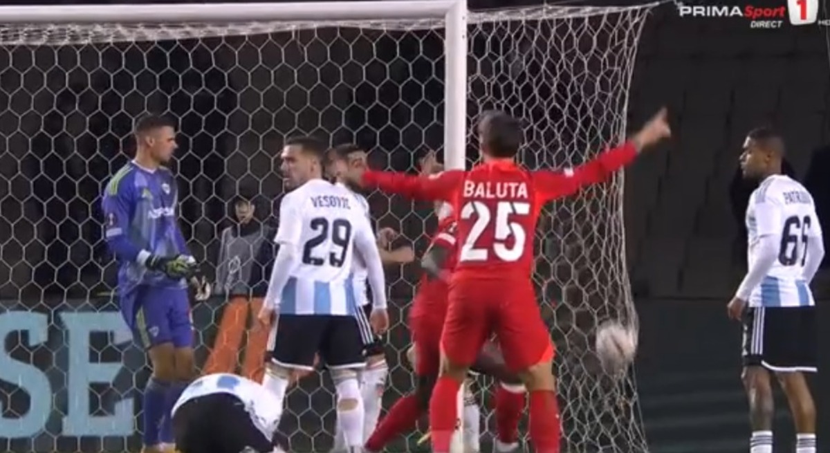 Reușita de 3-2 a lui Adrian Șut din Qarabag - FCSB/ Foto: Captură ecran Prima Sport.jpeg