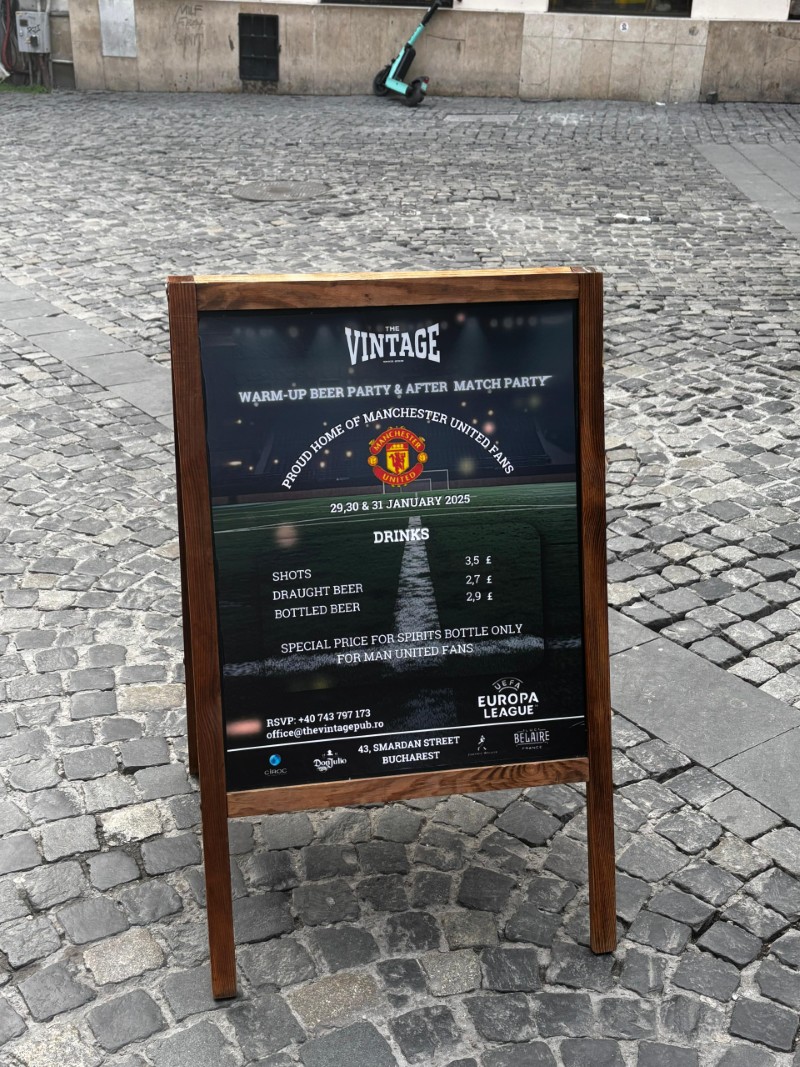Suporterii lui Manchester United în Centrul Vechi (FOTO: GOLAZO.ro / Filip Ioanițiu)