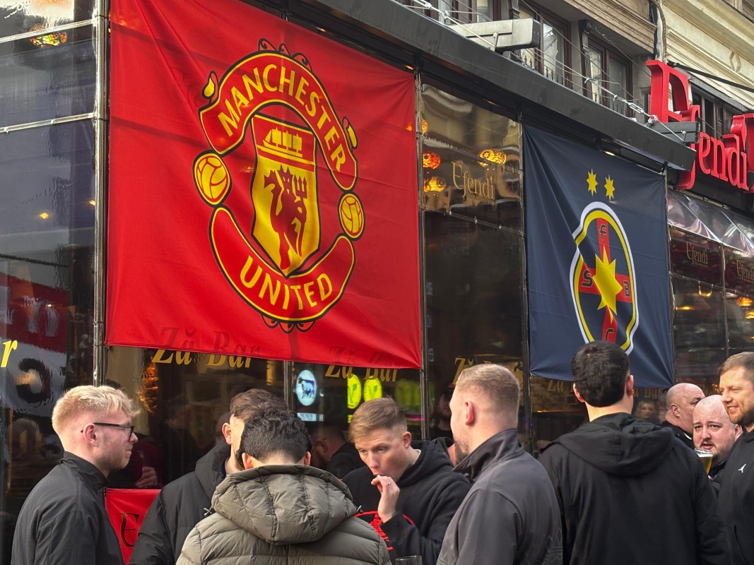 Suporterii lui Manchester United în Centrul Vechi (FOTO: GOLAZO.ro / Filip Ioanițiu)