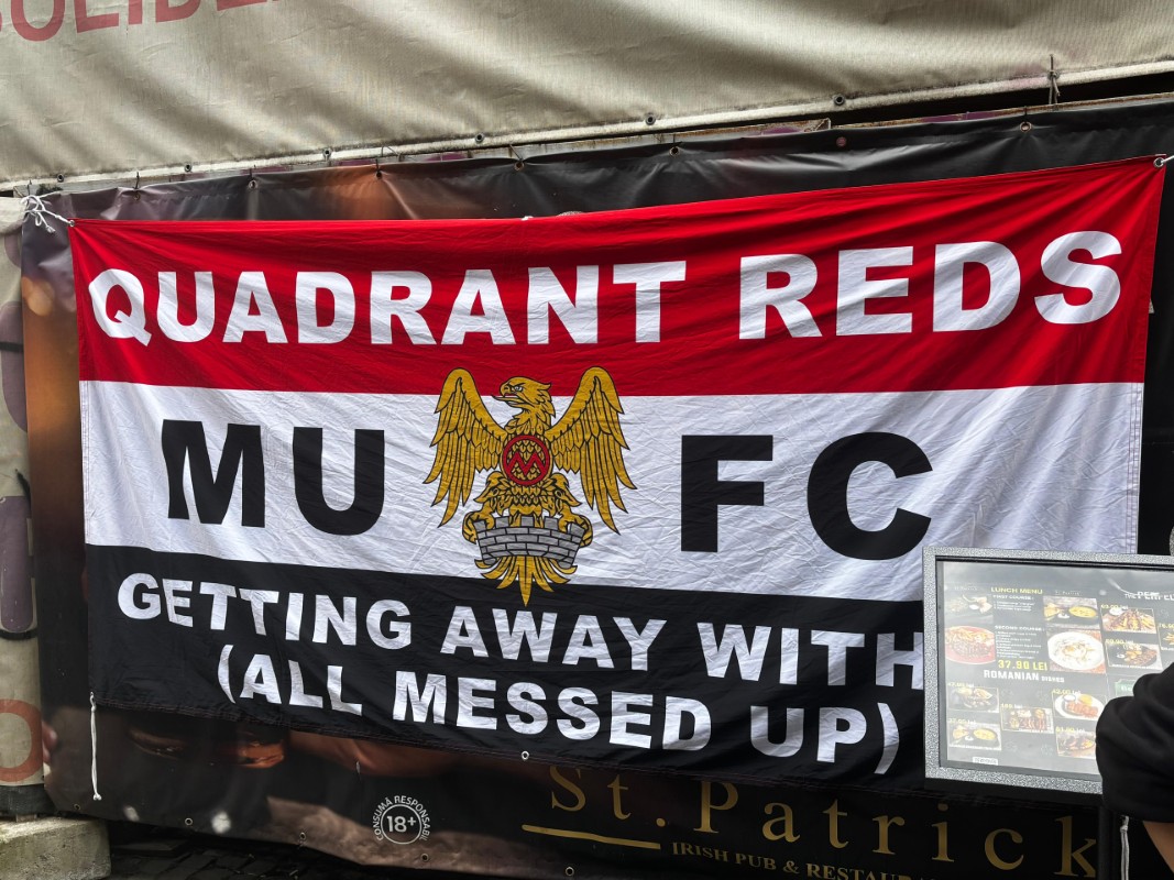 Suporterii lui Manchester United în Centrul Vechi (FOTO: GOLAZO.ro / Filip Ioanițiu)