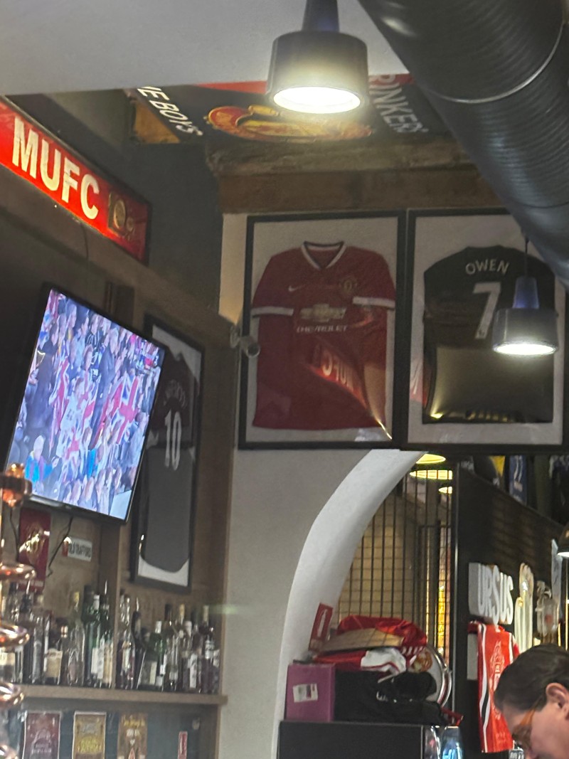 Suporterii lui Manchester United în Centrul Vechi (FOTO: GOLAZO.ro / Filip Ioanițiu)