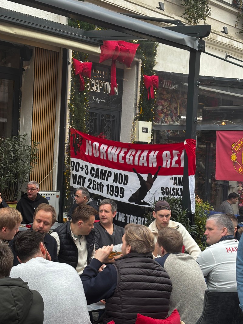 Suporterii lui Manchester United în Centrul Vechi (FOTO: GOLAZO.ro / Filip Ioanițiu)