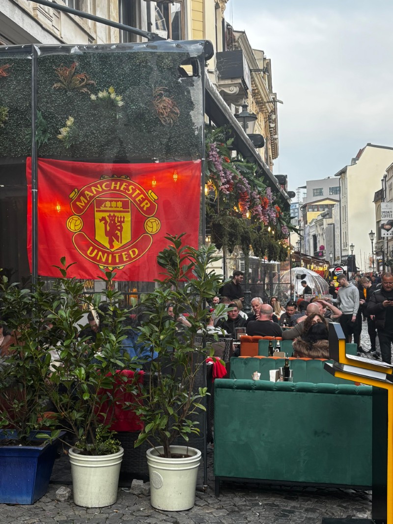 Suporterii lui Manchester United în Centrul Vechi (FOTO: GOLAZO.ro / Filip Ioanițiu)
