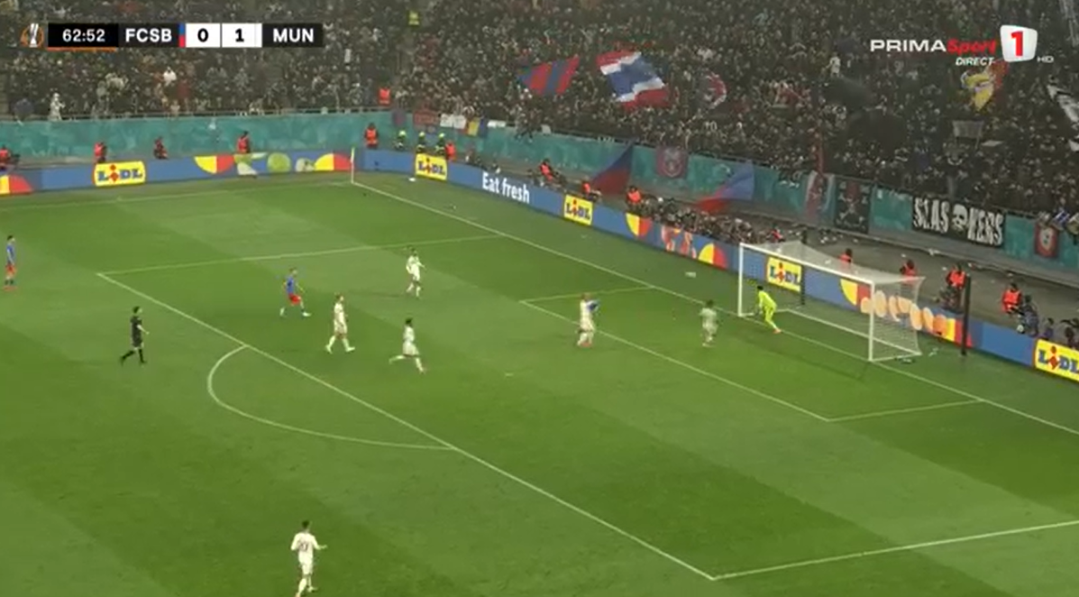 Ratare Bîrligea. FCSB - Manchester United/ Foto: Captură Prima Sport