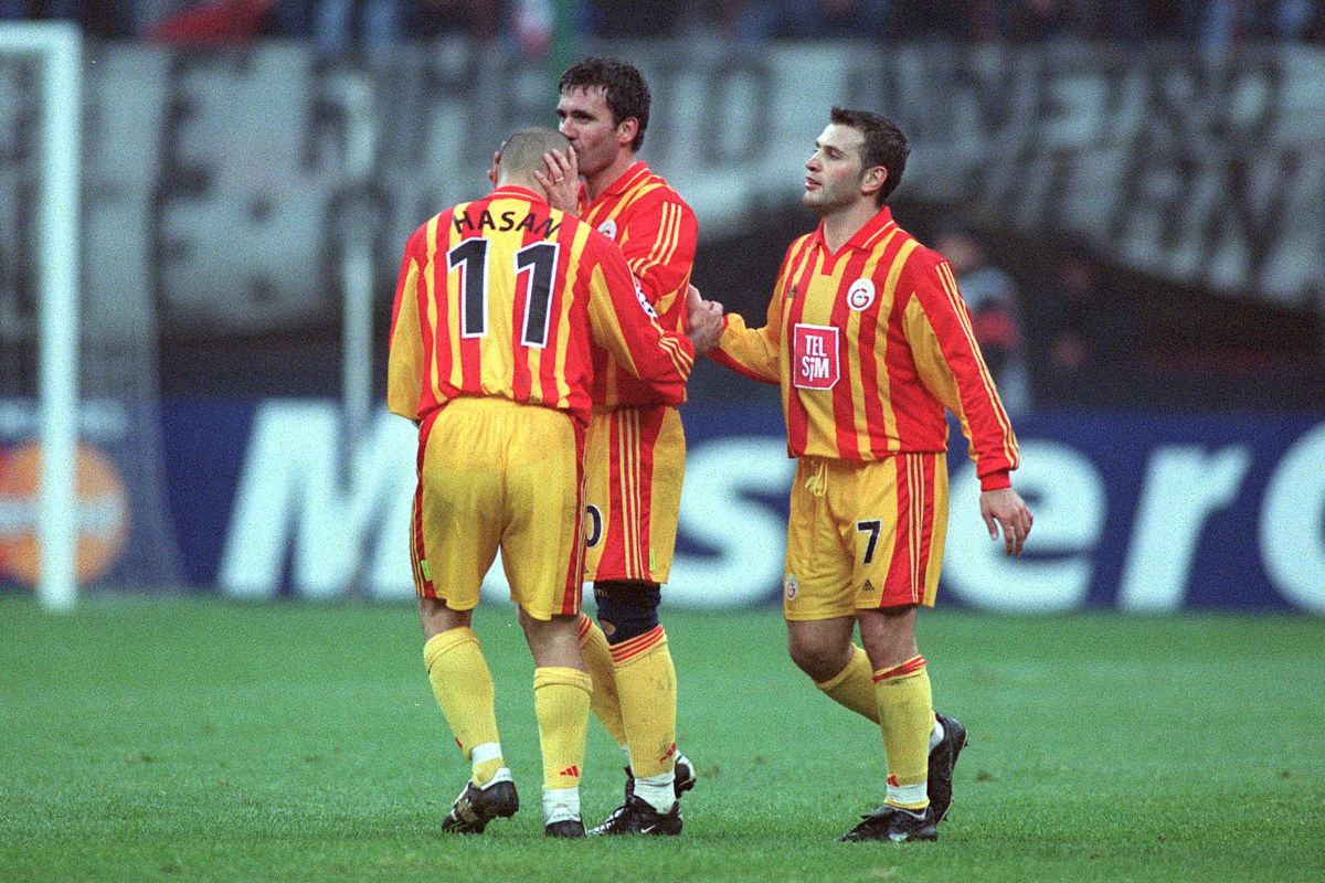 Hag, alături de Okan Buruk (dreapta) și Hasan Șaș