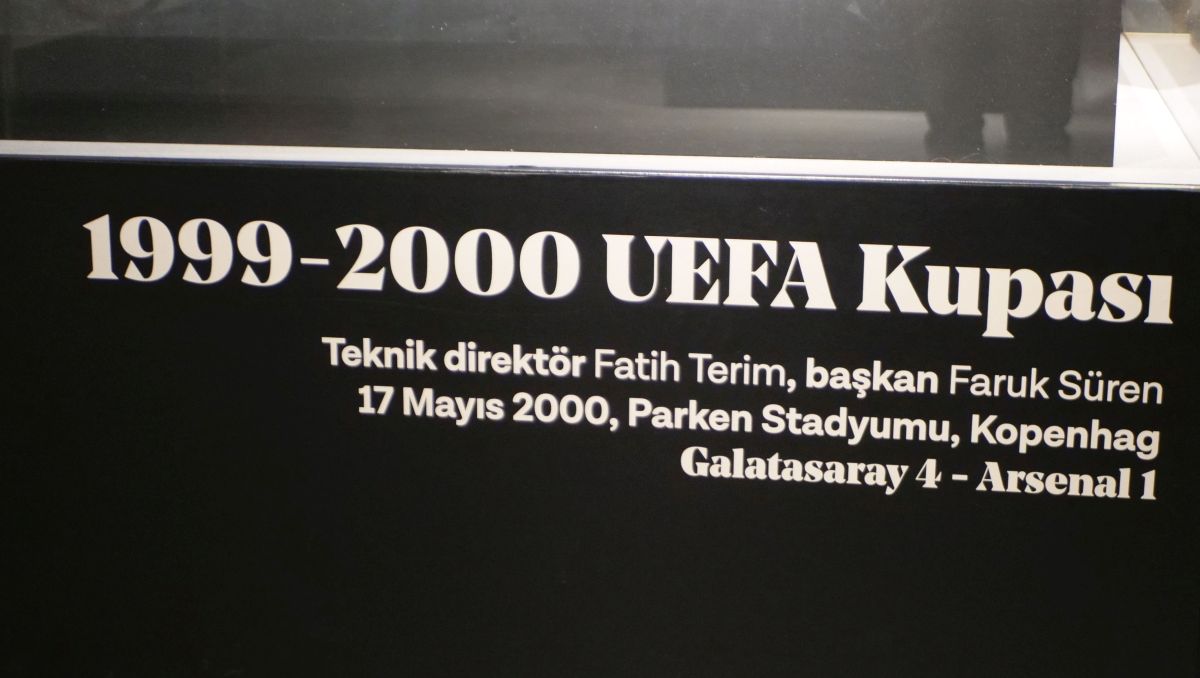 17 mai 2000, Parken, Copenhaga: Galatasaray - Arsenal 0-0, 4-1 la penaltyuri