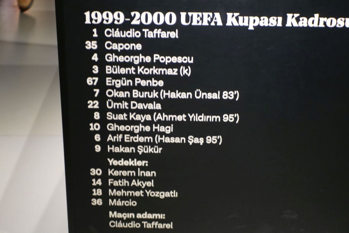 Echipa care i-a învins pe Thierry Henry, Bergkamp, Vieira și Wenger. Printre ei, Gică Hagi și Gică Popescu