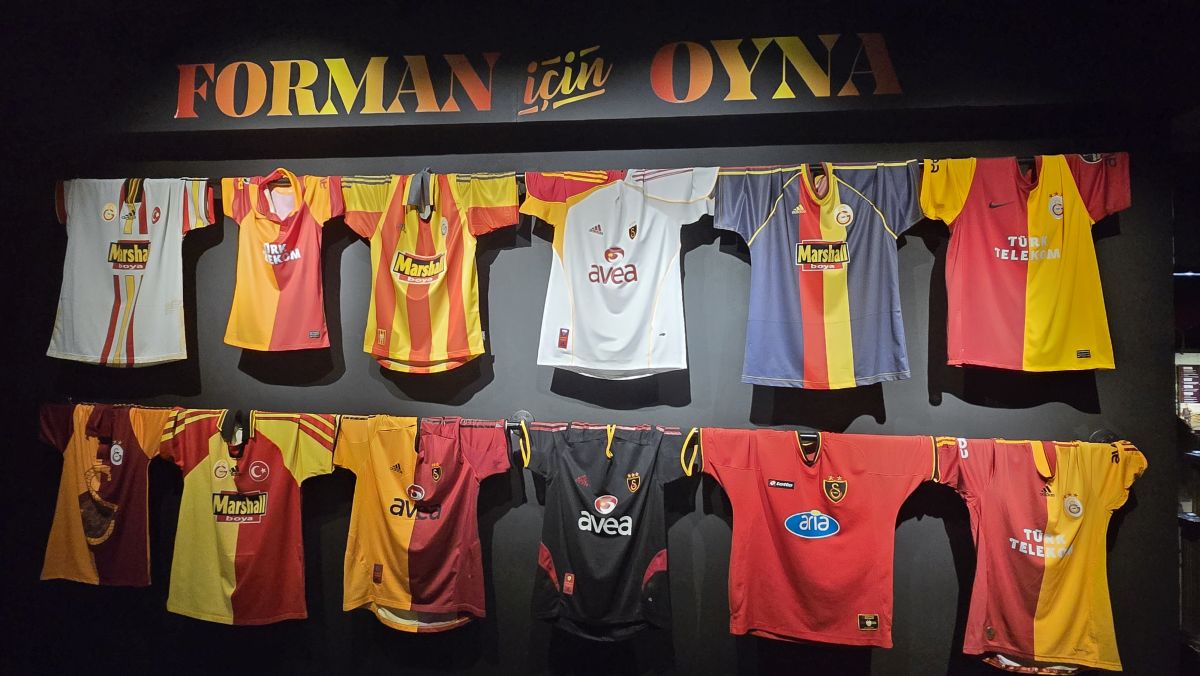 Tricourile care au transformat Galatasaray într-o putere continentală