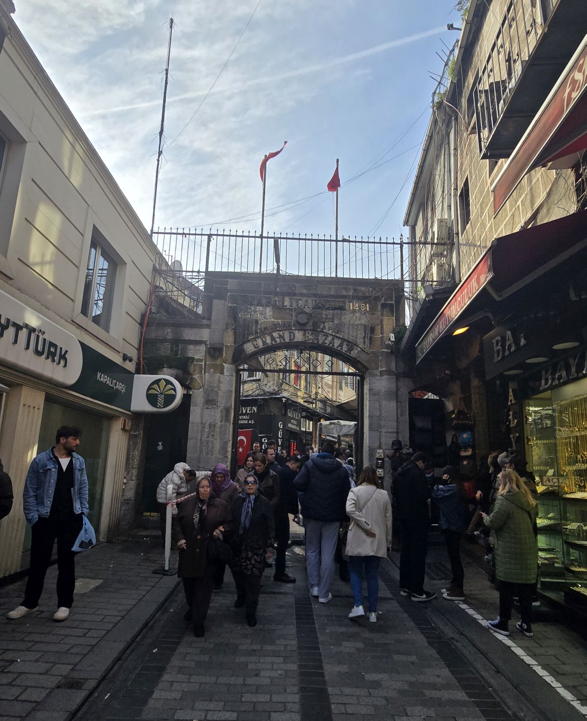 Intrarea în Grand Bazaar la Istanbul Fotografii: GOLAZO.ro