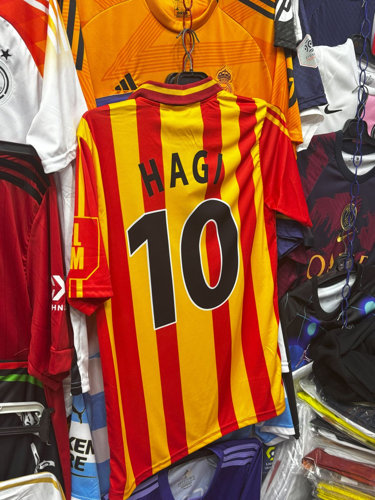 Cel mai căutat tricou al Galatei rămâne și astăzi „Hagi”