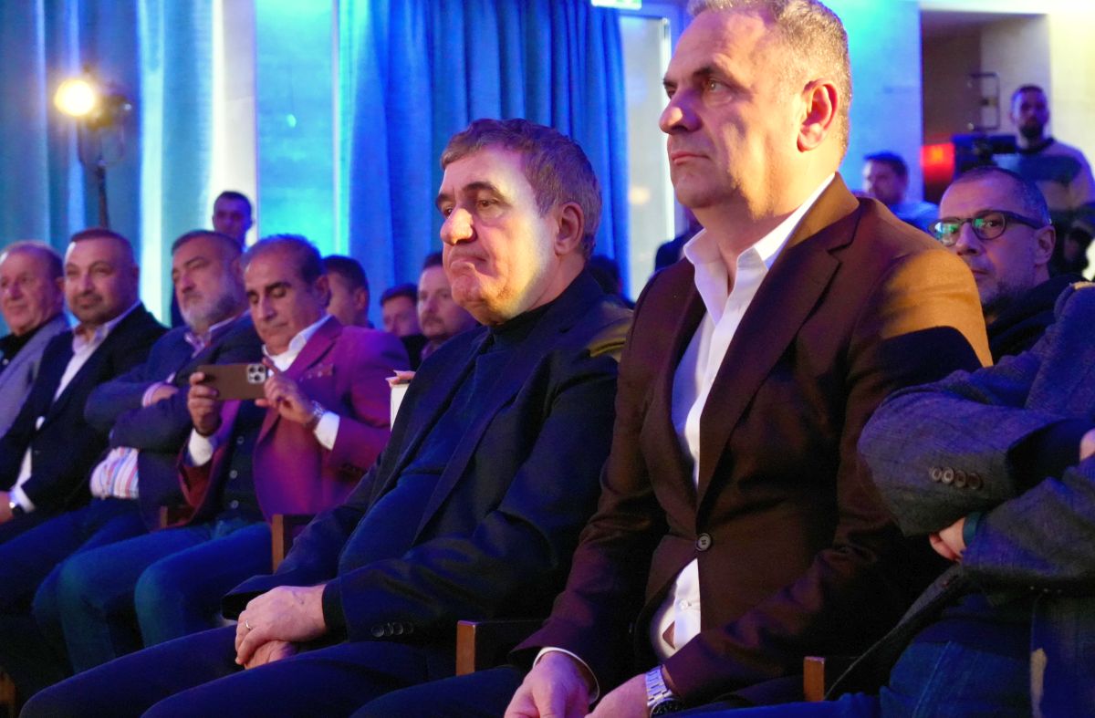 Gică Hagi și-a lansat cartea „Drumul meu” (foto: Iosif Popescu/GOLAZO.ro)