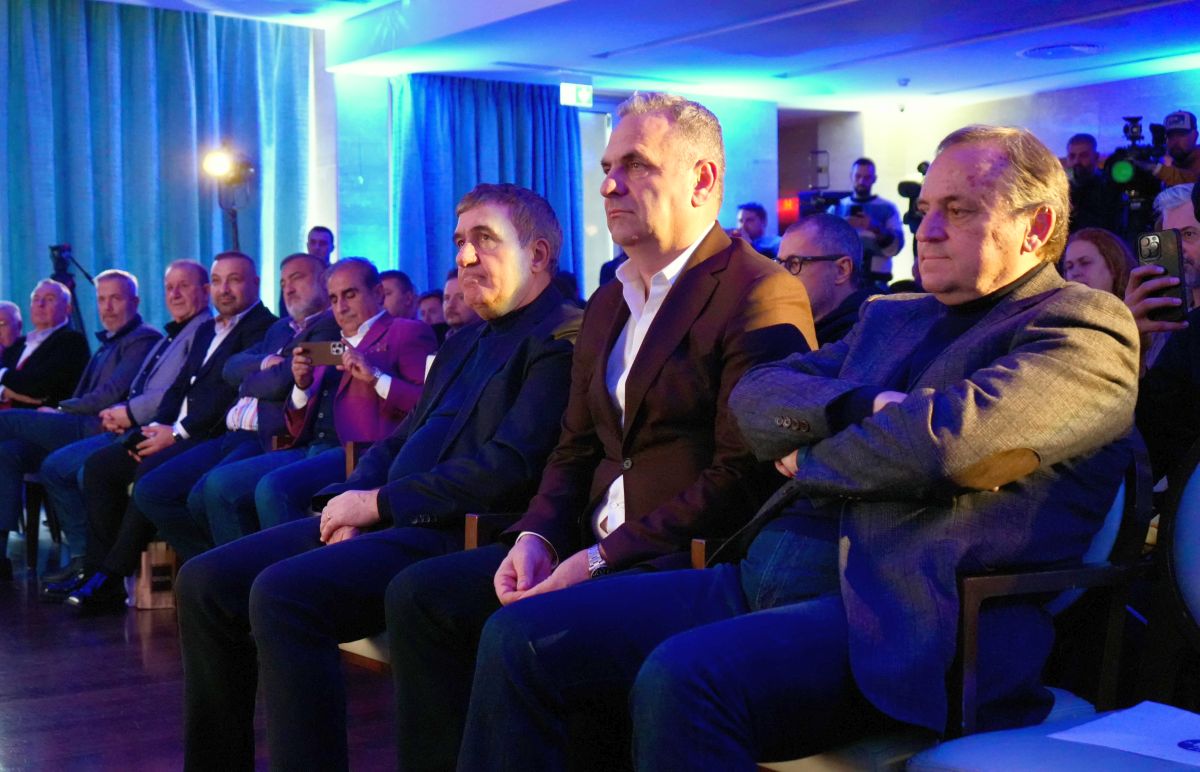 Gică Hagi și-a lansat cartea „Drumul meu” (foto: Iosif Popescu/GOLAZO.ro)