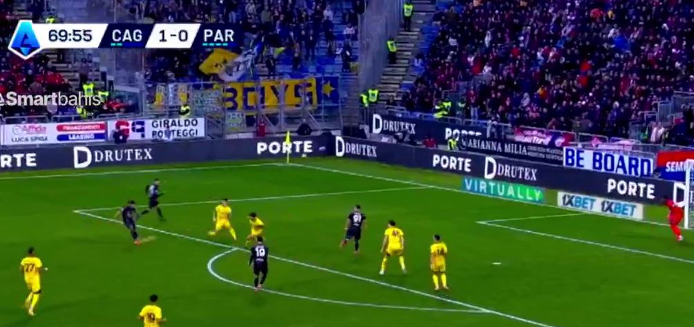 Florinel Coman, gol la debutul la Cagliari. Capturi FuboTV (3).jpg