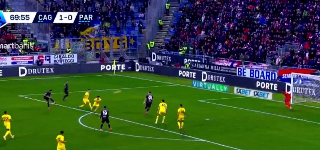 Florinel Coman, gol la debutul la Cagliari. Capturi FuboTV (4).jpg