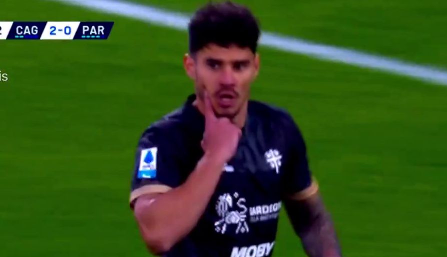 Florinel Coman, gol la debutul la Cagliari. Capturi FuboTV (1).jpg