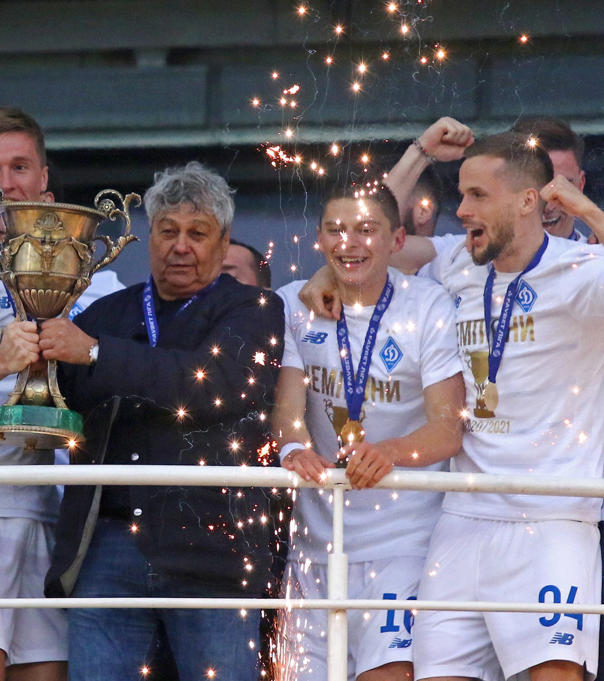 Kedziora (dreapta), campion al Ucrainei alături de Mircea Lucescu, la Dinamo Kiev Foto: Imago