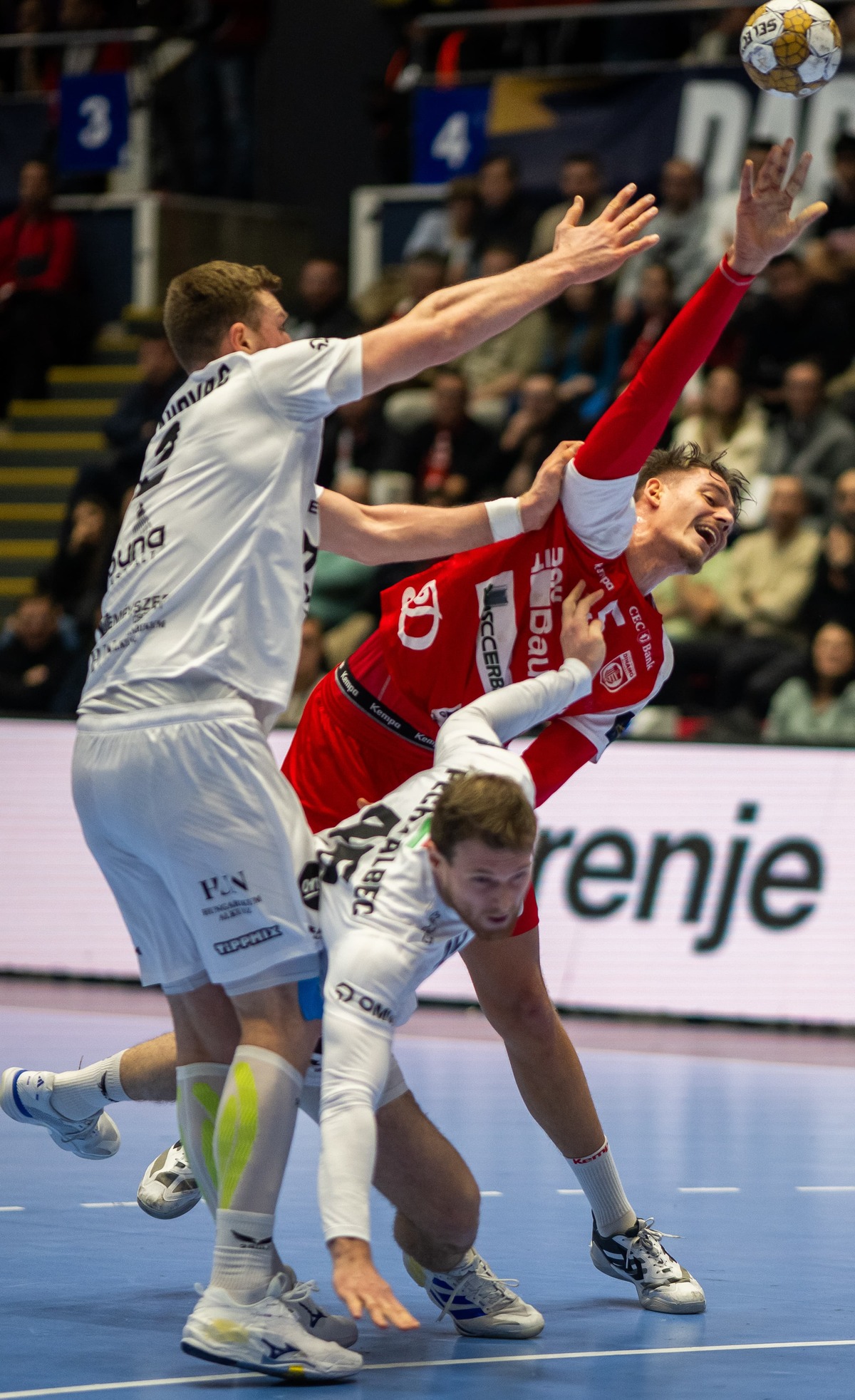 Dinamo - Veszprem, meci/ FOTO: Raed Krishan - GOLAZO.ro.jpeg