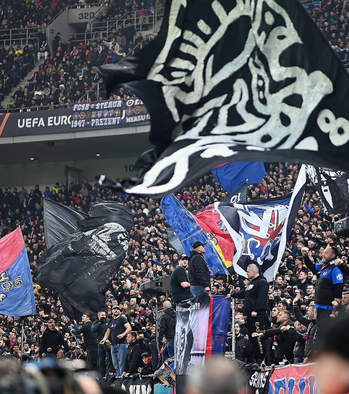 FCSB - PAOK e sold-out  Vor fi peste 50.000 de fani roș-albaștri pe Arena Națională! + Prezență numeroasă a suporterilor greci la meciul care duce în optimi