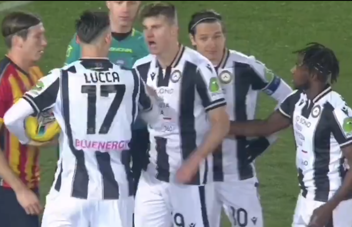 Lorenzo Lucca, scandal înainte de penalty în Lecce - Udinese. FOTO: captură DAZN