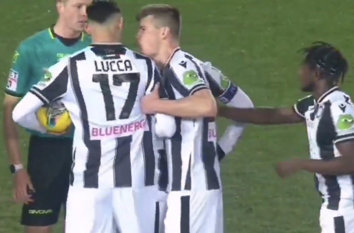 Lorenzo Lucca, scandal înainte de penalty în Lecce - Udinese. FOTO: captură DAZN