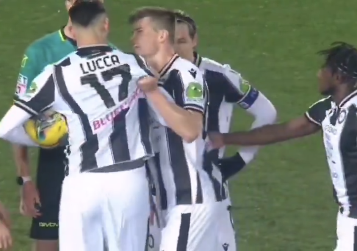 Lorenzo Lucca, scandal înainte de penalty în Lecce - Udinese. FOTO: captură DAZN