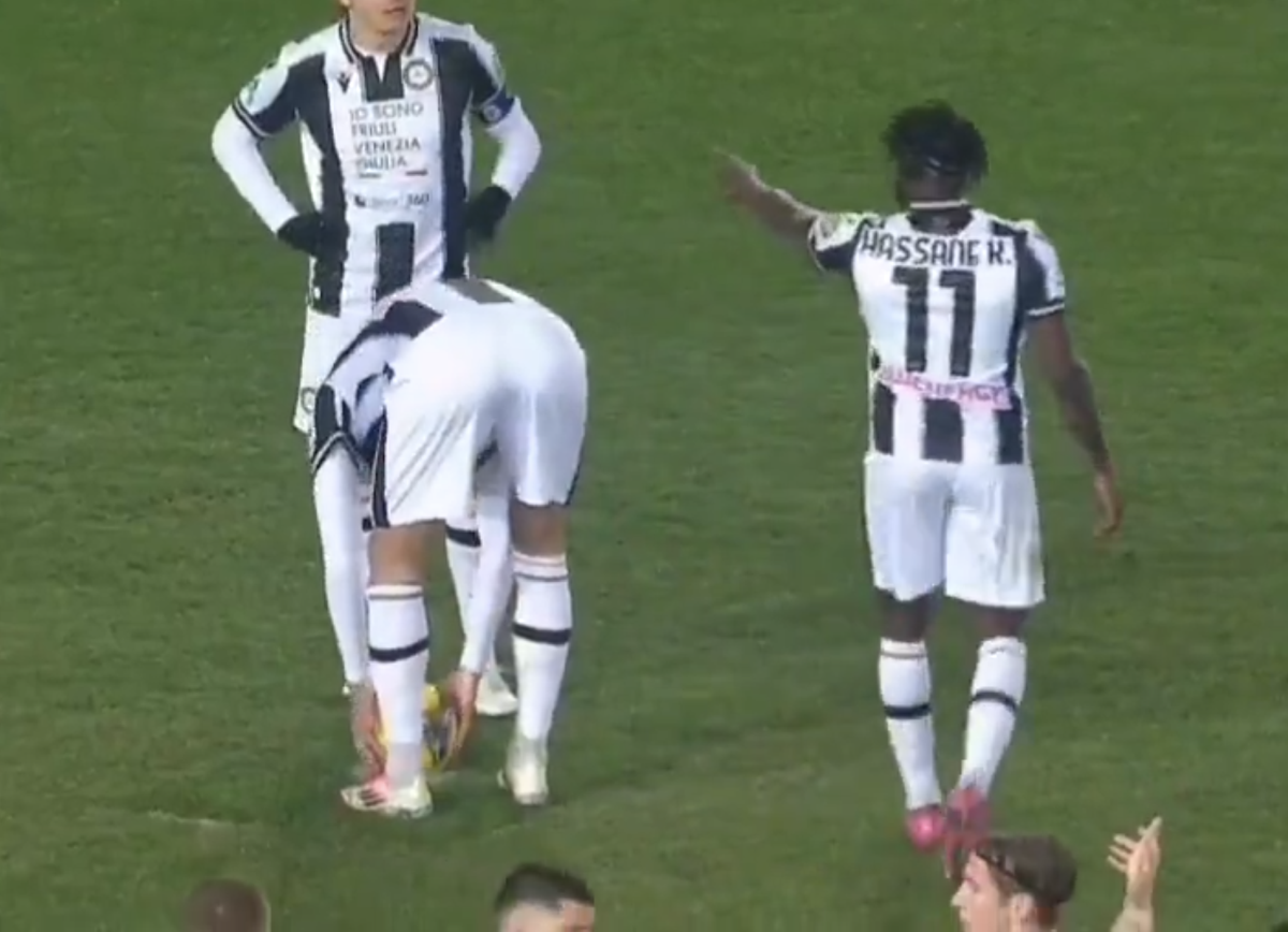 Lorenzo Lucca, scandal înainte de penalty în Lecce - Udinese. FOTO: captură DAZN