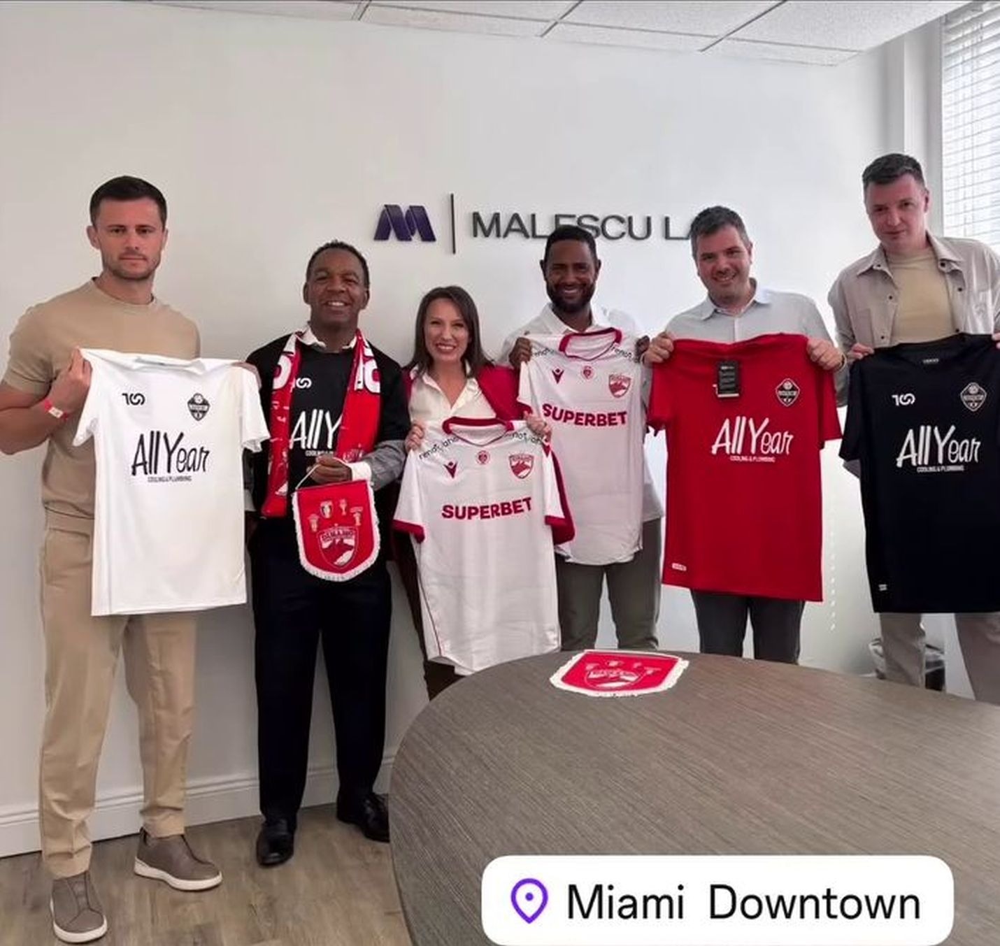 Dinamo a oficializat parteneriatul la Miami FOTO instagram.com/andreinicolescu