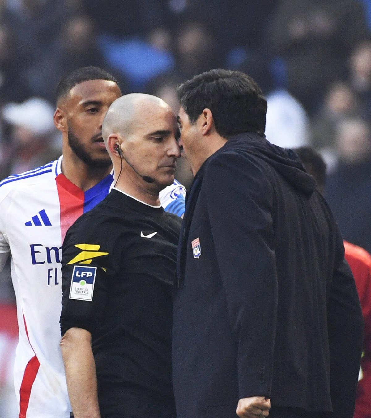 Paulo Fonseca și arbitrul Benoit Millot Foto: Imago