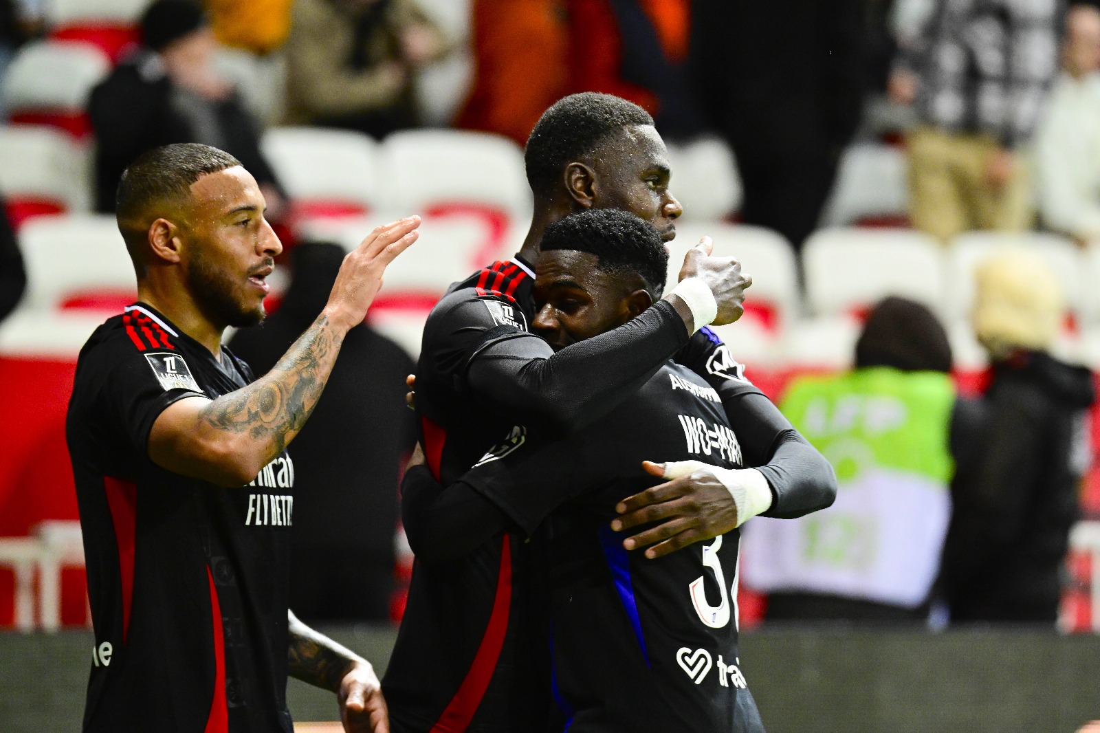 Jucătorii lui Lyon, fericiți, la 2-0 cu Nice Foto: Imago