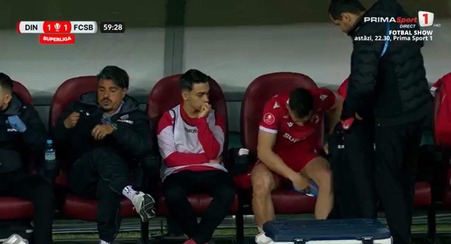 Dinamo - FCSB. Politic, cu ochii în lacrimi după accidentare. Foto - capturi Prima Sport (3).jpg