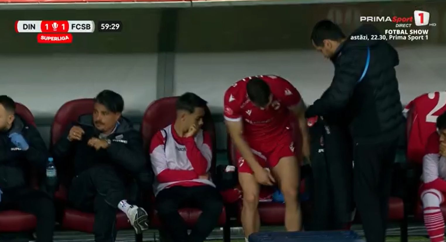 Dinamo - FCSB. Politic, cu ochii în lacrimi după accidentare. Foto - capturi Prima Sport (4).jpg