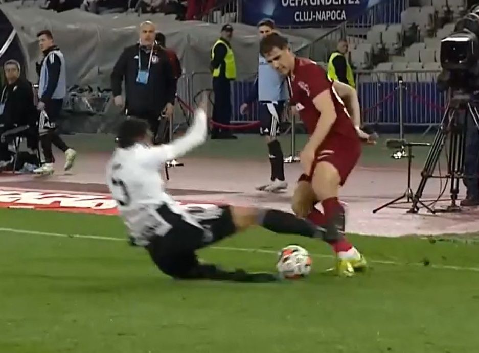 U Cluj - CFR, conflict Ilie - Masoero. Capturi Digi Sport (2).jpg