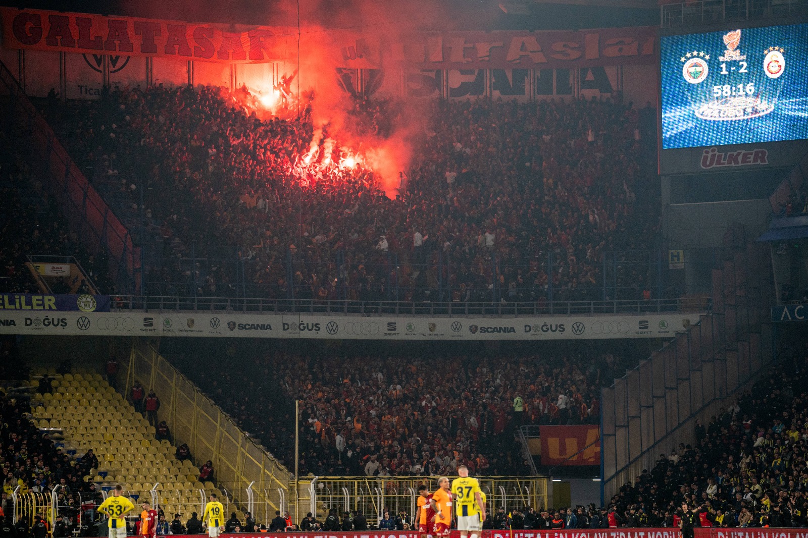 Scene șocante la Fenerbahce - Galatasaray FOTO Imago
