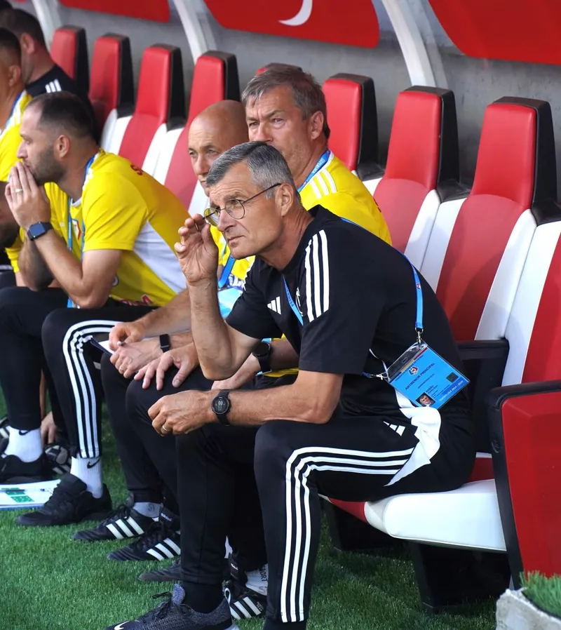 Replica lui Sabău  Tehnicianul celor de la U Cluj  a răspuns acuzațiilor lui Adrian Mititelu: „Soluția e să ies din acest fenomen”