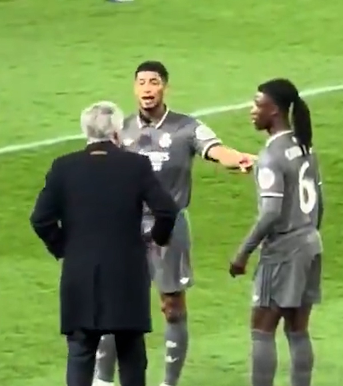 Probleme la Real Madrid  VIDEO:  Jude Bellingham,  gest nepermis  la adresa lui Carlo Ancelotti. Ce a făcut englezul